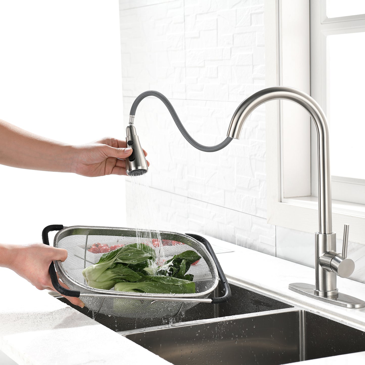 Modern Pull-Down Kitchen Faucet (360° Swivel)