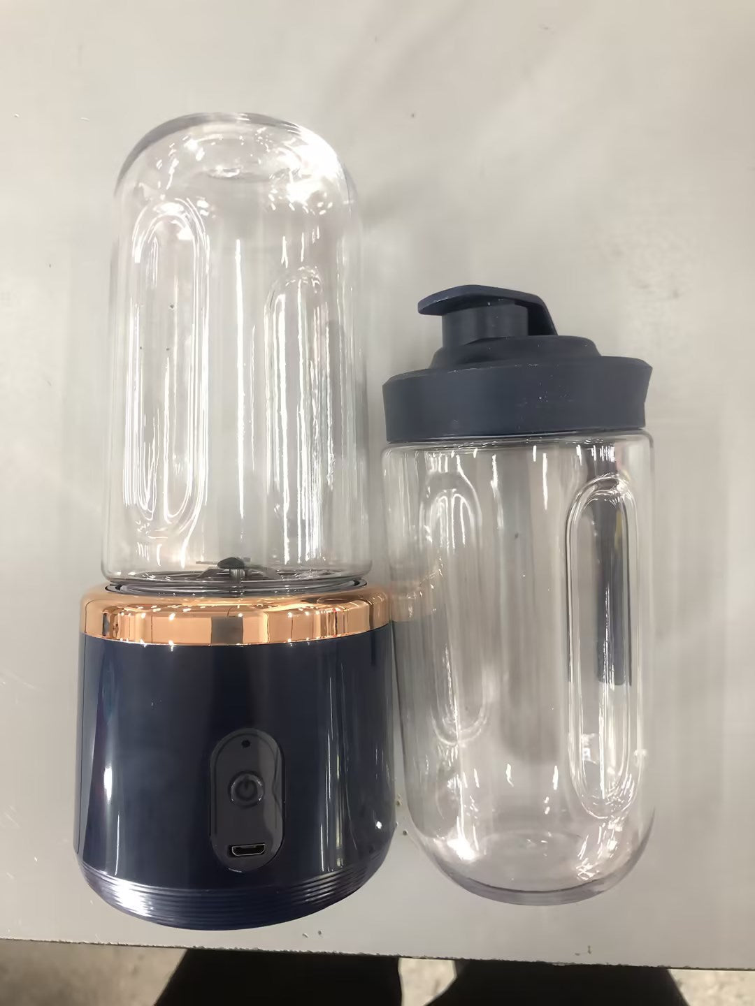 Portable Blender Juicer – USB Rechargeable Smoothie Maker (700ml High-Power Travel Blender)